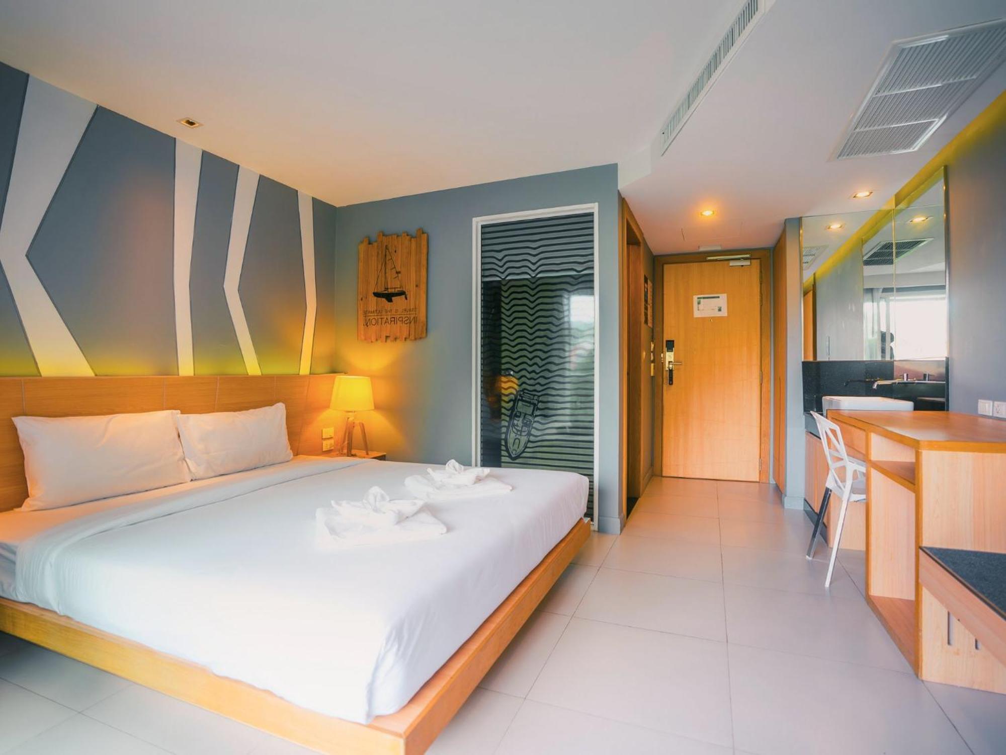 Mad Monkey Phuket Vandrerhjem Patong Eksteriør bilde