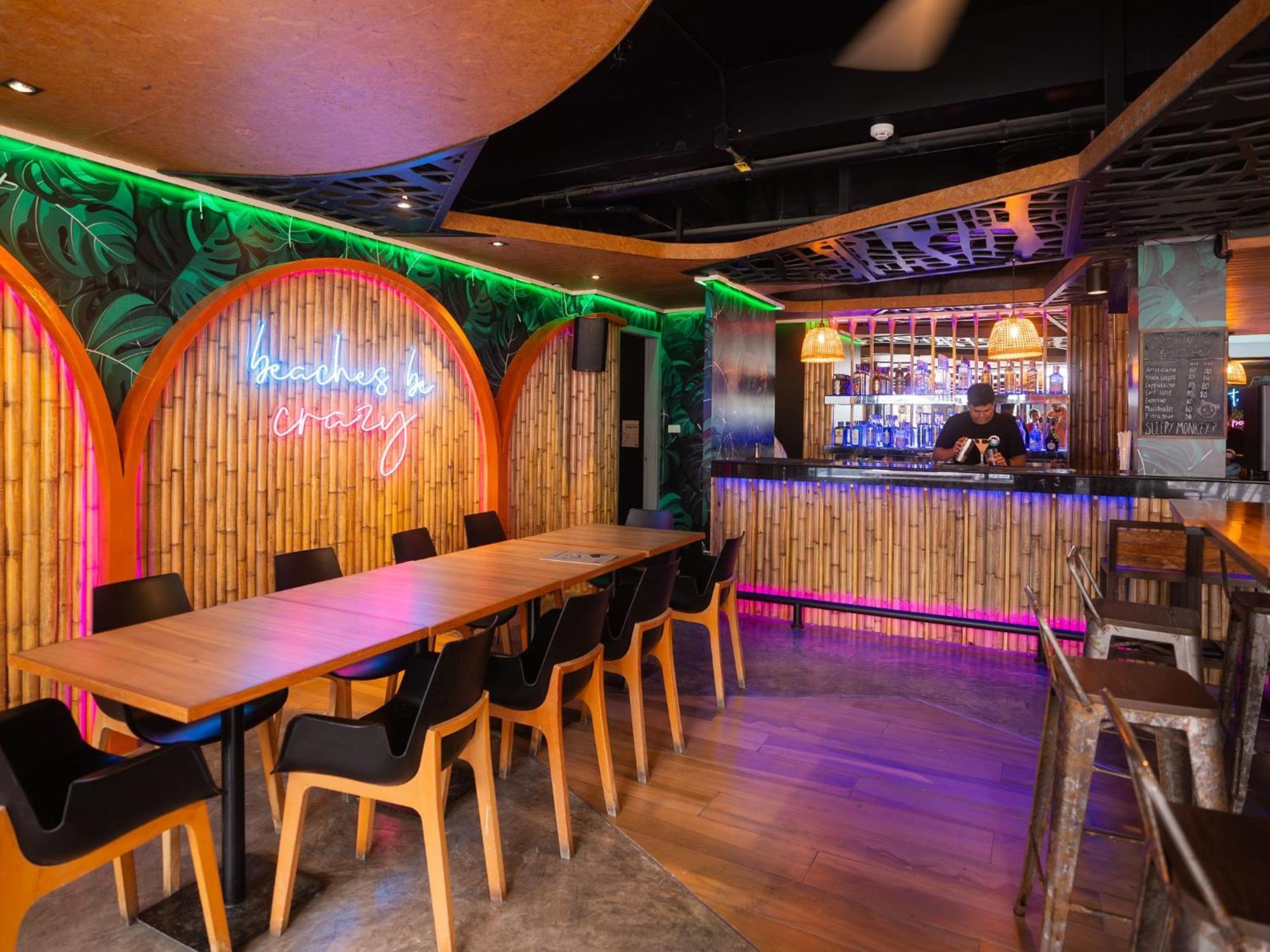 Mad Monkey Phuket Vandrerhjem Patong Eksteriør bilde