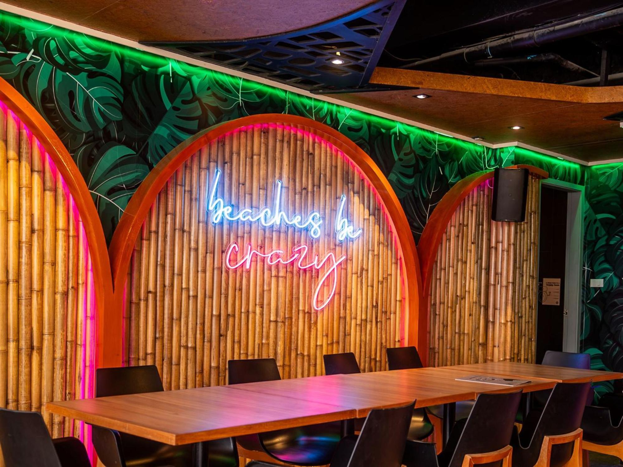 Mad Monkey Phuket Vandrerhjem Patong Eksteriør bilde