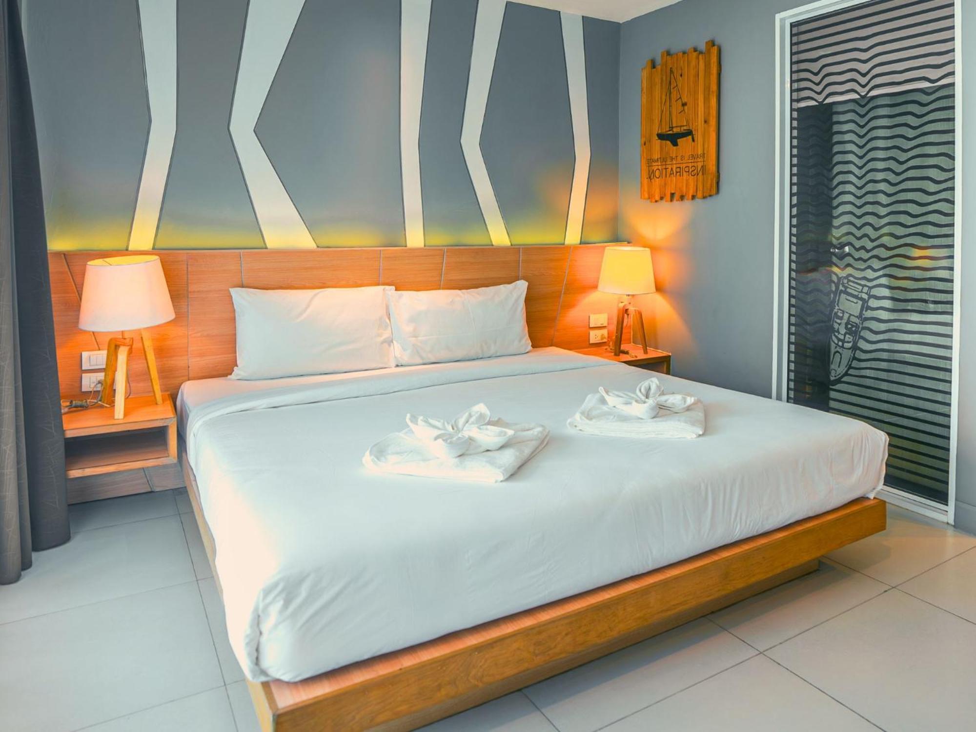 Mad Monkey Phuket Vandrerhjem Patong Eksteriør bilde