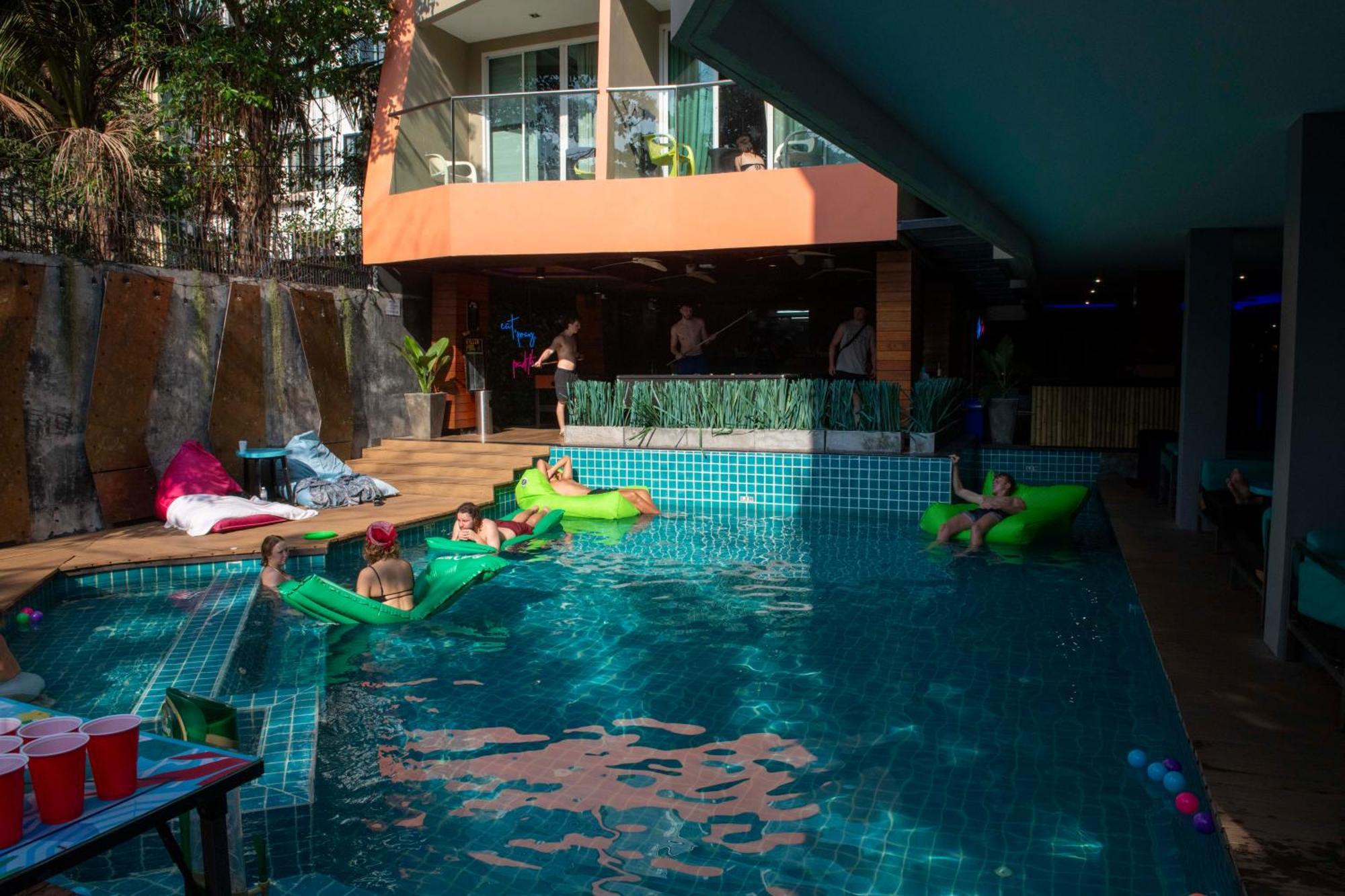Mad Monkey Phuket Vandrerhjem Patong Eksteriør bilde
