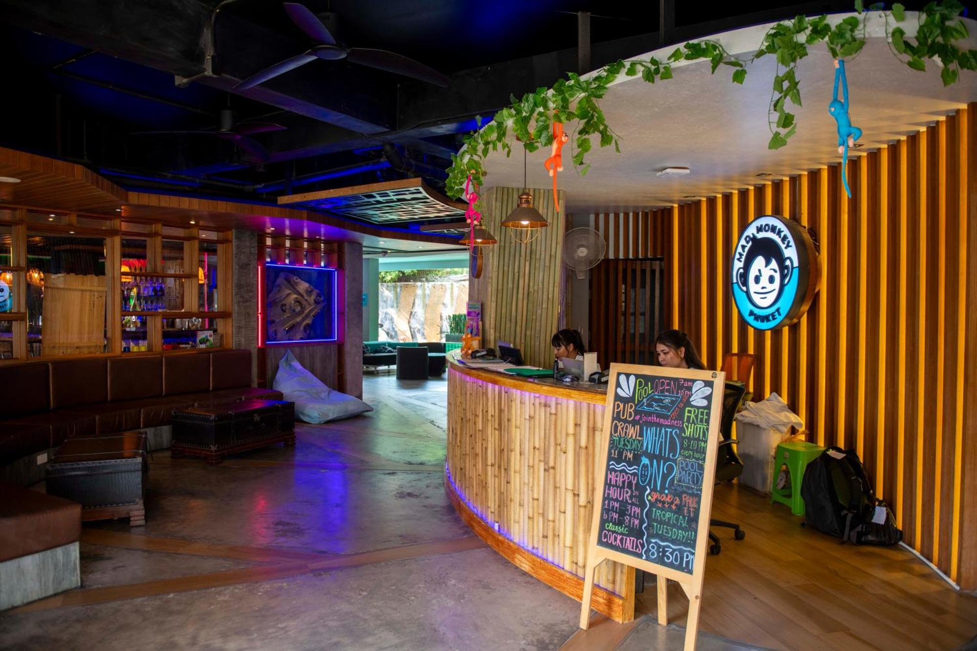 Mad Monkey Phuket Vandrerhjem Patong Eksteriør bilde