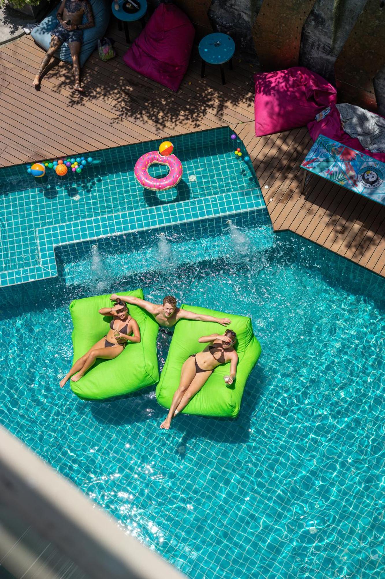 Mad Monkey Phuket Vandrerhjem Patong Eksteriør bilde